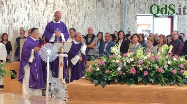 VIDEO | Agrigento, dolore e commozione per l’addio a Patrizia Russo: lo straziante funerale