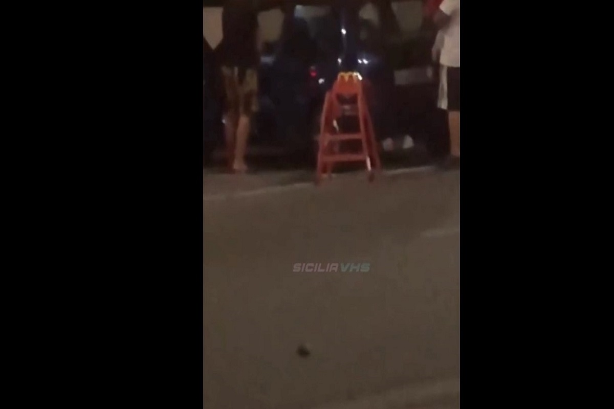 VIDEO | In giro con… il seggiolino rubato del McDonald’s: le immagini virali da Palermo
