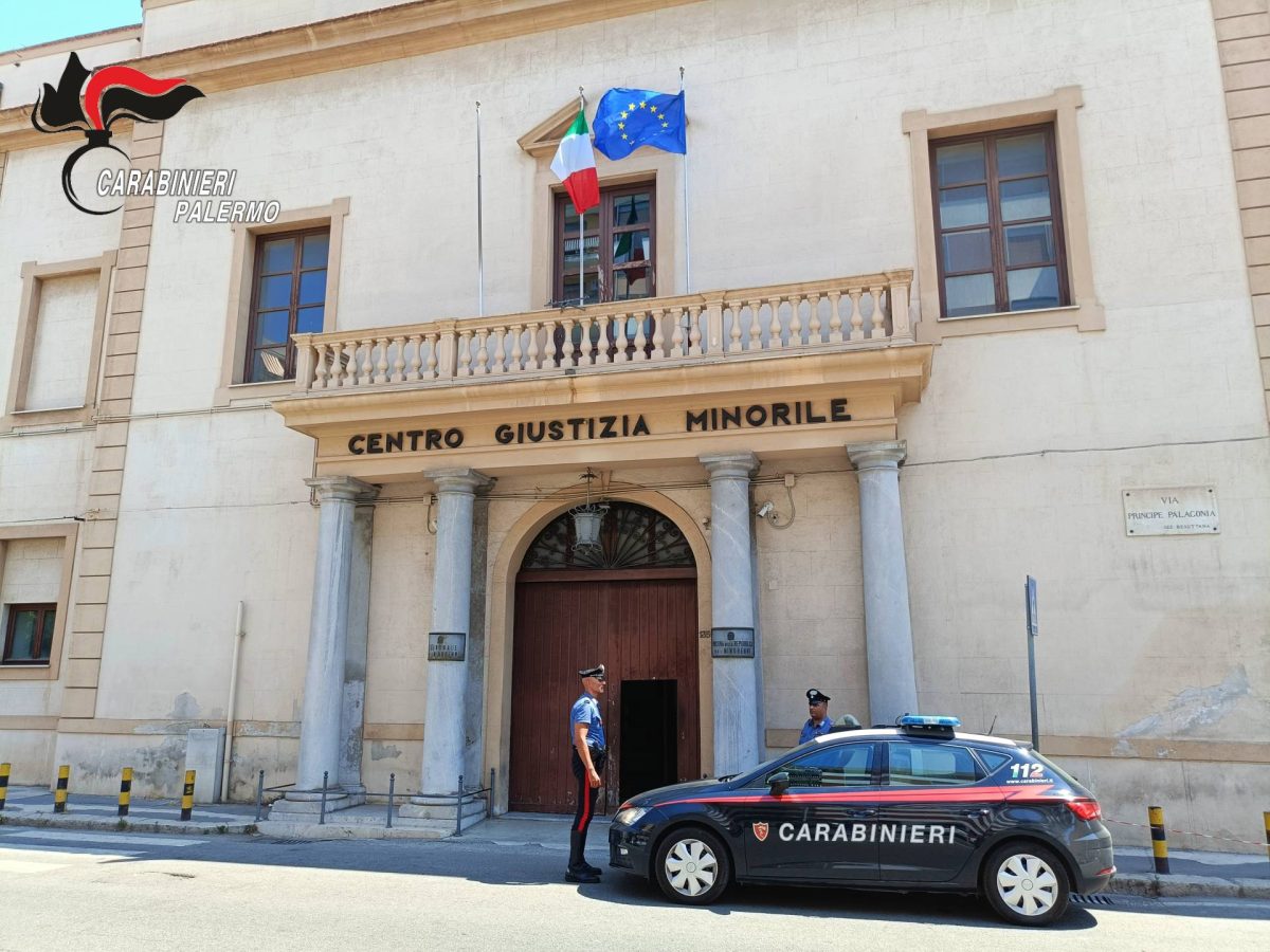Rapine a raffica: 5 giovanissimi in manette a Palermo, 4 sono minorenni