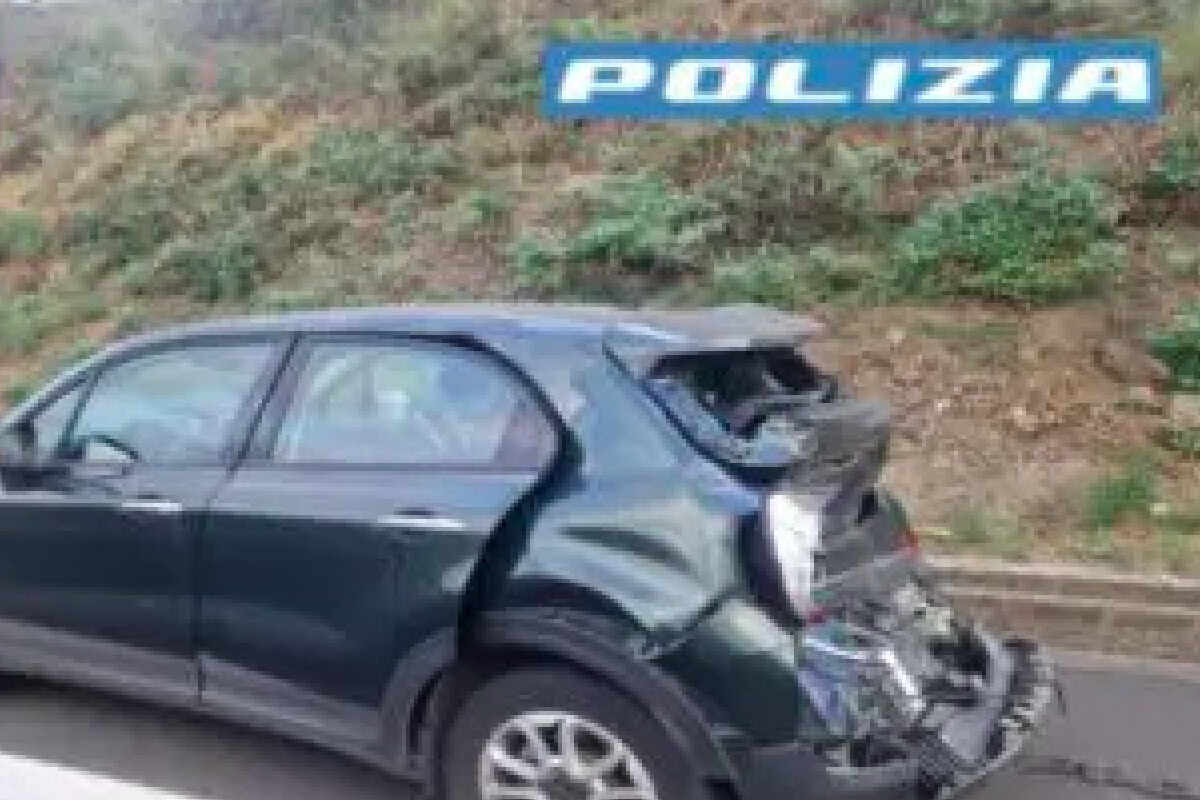 Automobilista ubriaco nella notte sulla Messina-Catania, maxi tamponamento