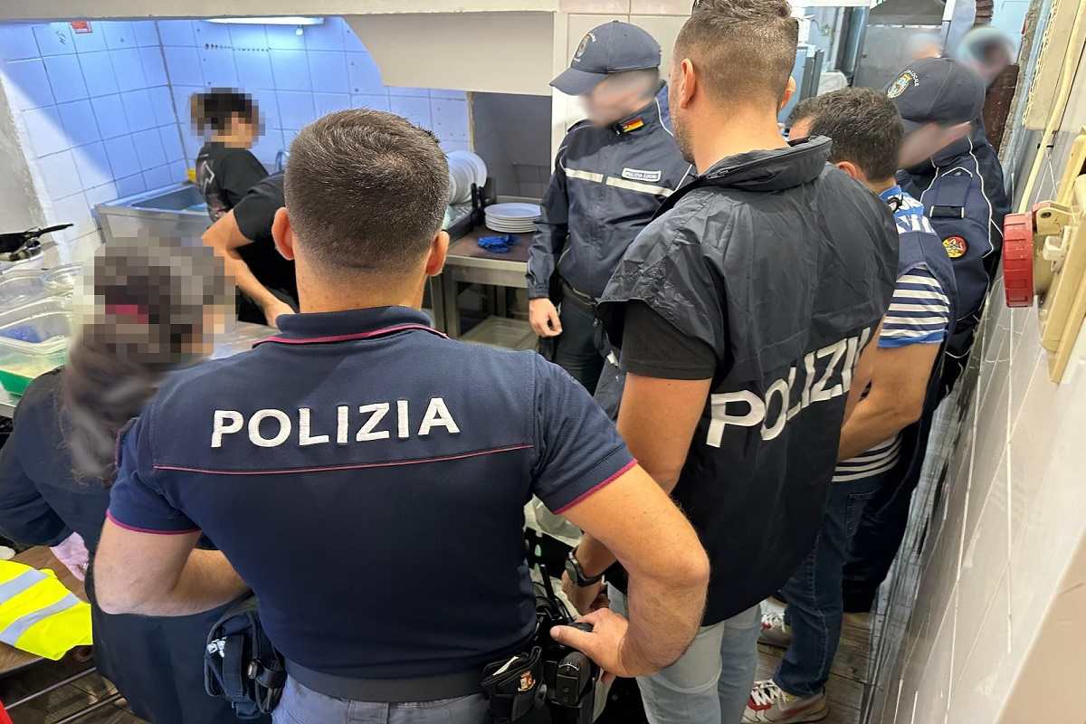 Blitz in trattoria di via Plebiscito a Catania, lavoro “nero” e cibo scaduto: oltre 60mila euro di multe