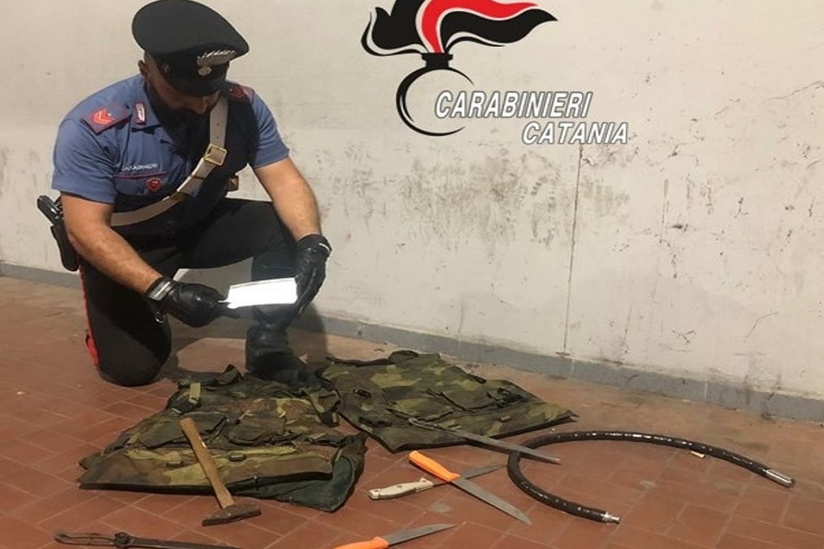 Panico nel centro storico di Catania, minaccia vicini di casa e carabinieri: arrestato