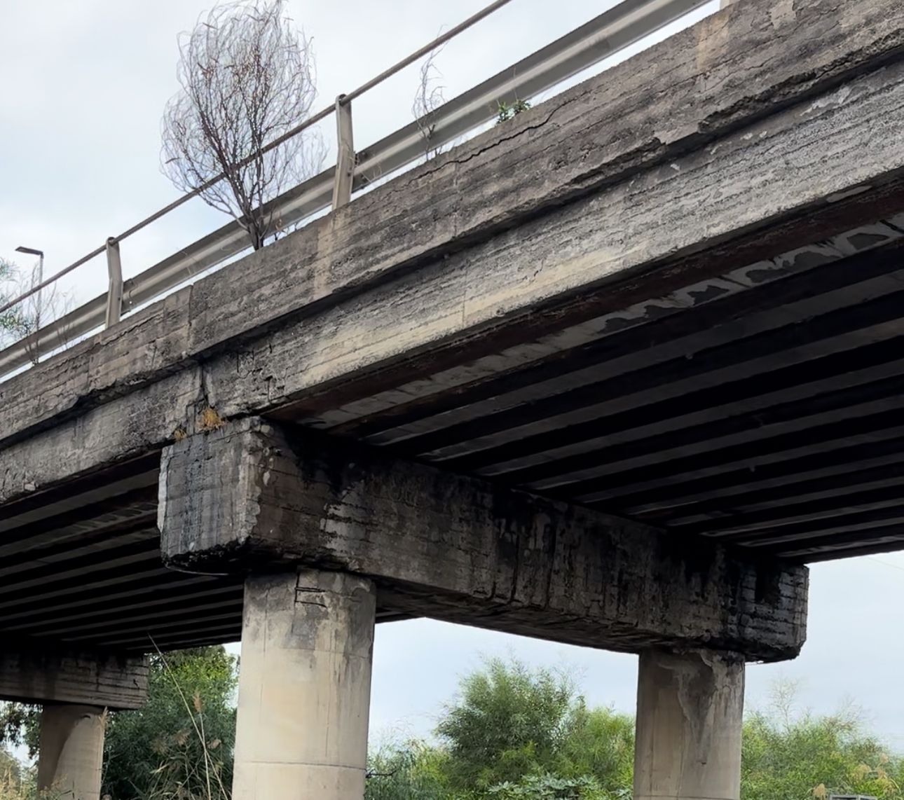 VIDEO | Catania, il ponte pericolante dell’VIII strada della zona industriale: un’emergenza da risolvere