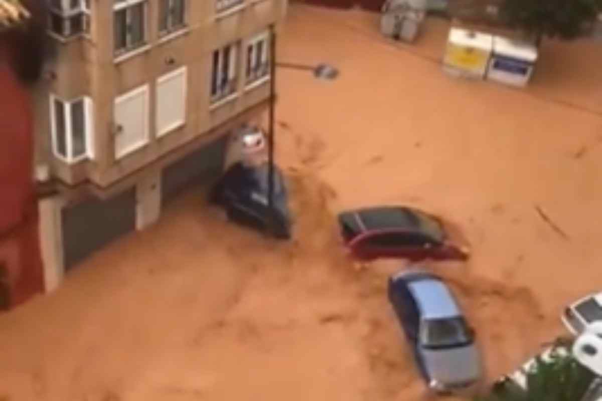 Alluvione Valencia, ancora allerta meteo. Forti proteste contro Re Felipe VI e Pedro Sanchez