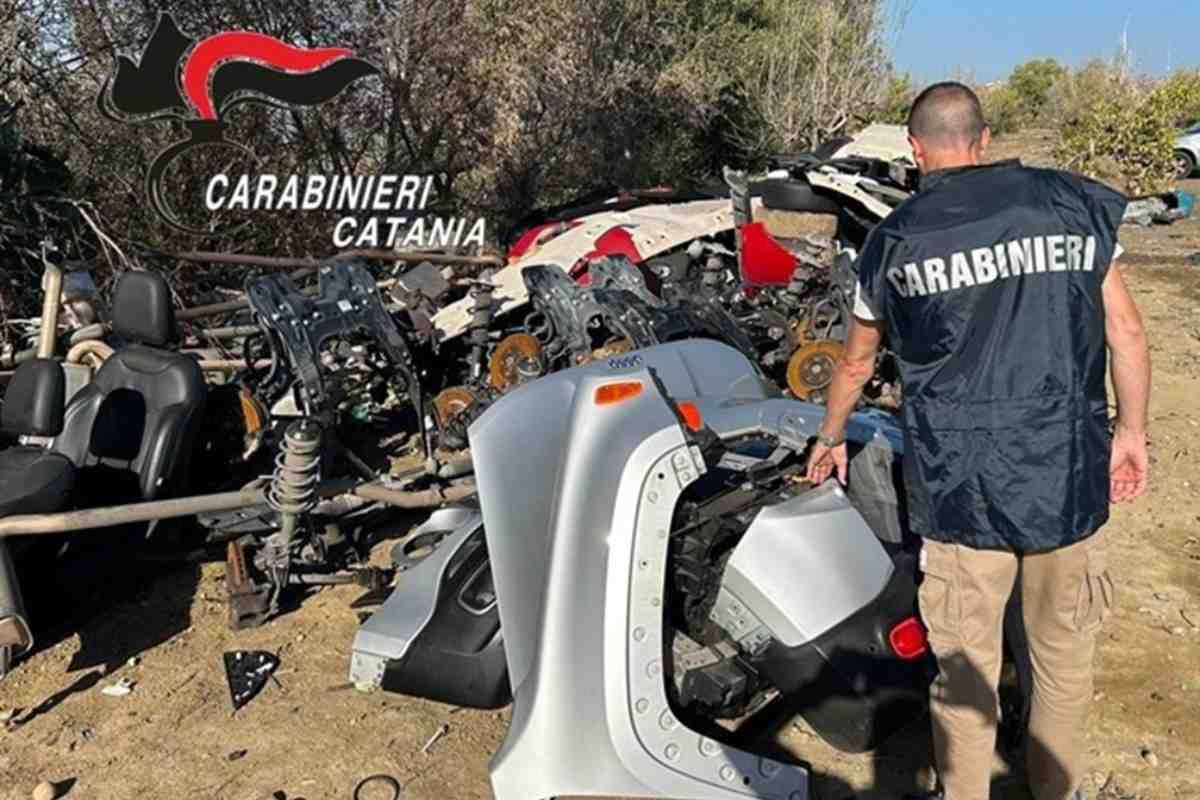 Catania, smontavano e trasportavano auto rubate: due arresti