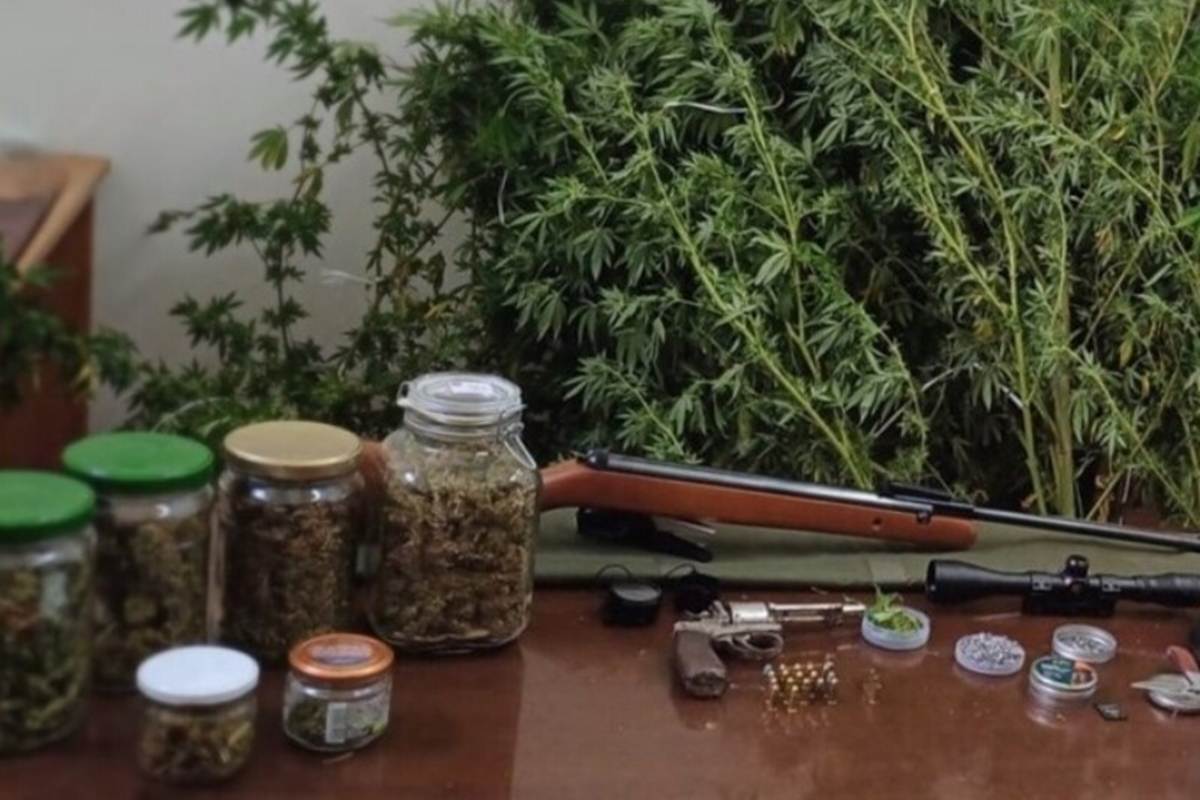 Francavilla di Sicilia, armi e droga in casa: un arresto