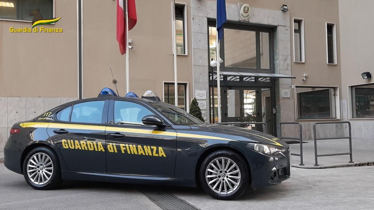 Palermo, blitz della finanza all’Arenella: 3 arresti e maxi sequestro di droga