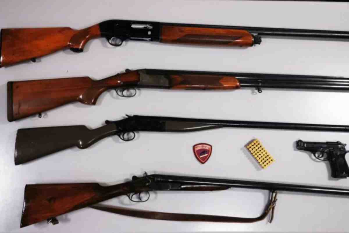 Siracusa, lite tra vicini di casa: la polizia sequestra quattro fucili e una pistola