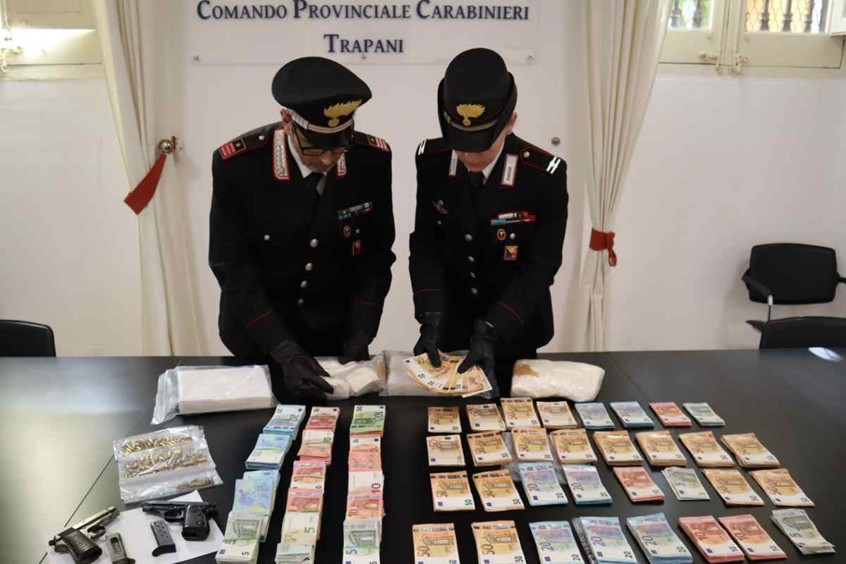 Trapani, scoperta una centrale di spaccio: sei arresti per detenzione di droga e armi