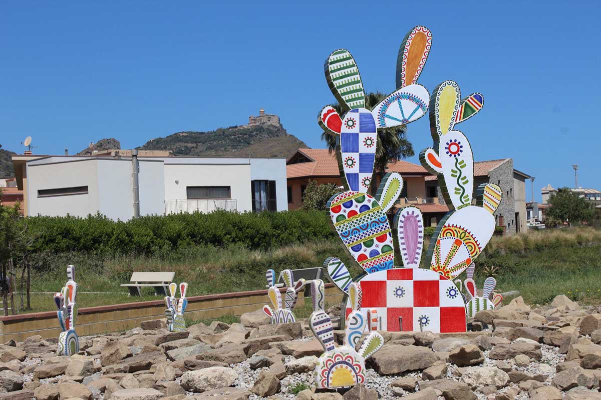 Oliveri, grande Museo a cielo aperto tra mare, terra e opere da scoprire