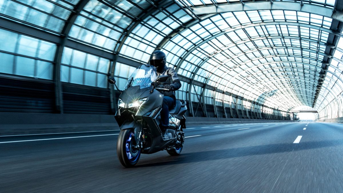 Yamaha Tmax, nuovo look e prestazioni sportive al top