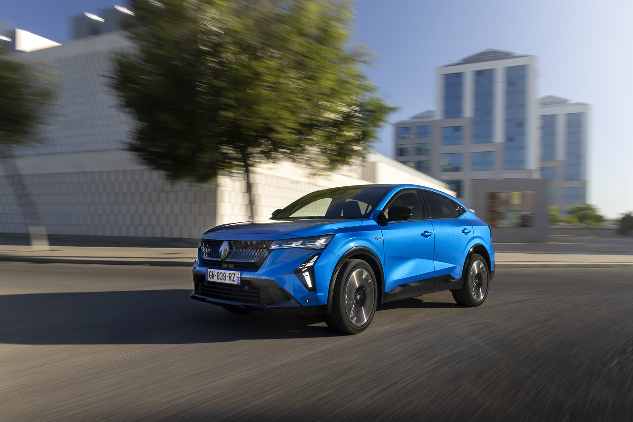 Presentata Rafale E-Tech 4×4, mix di efficienza e sostenibilità