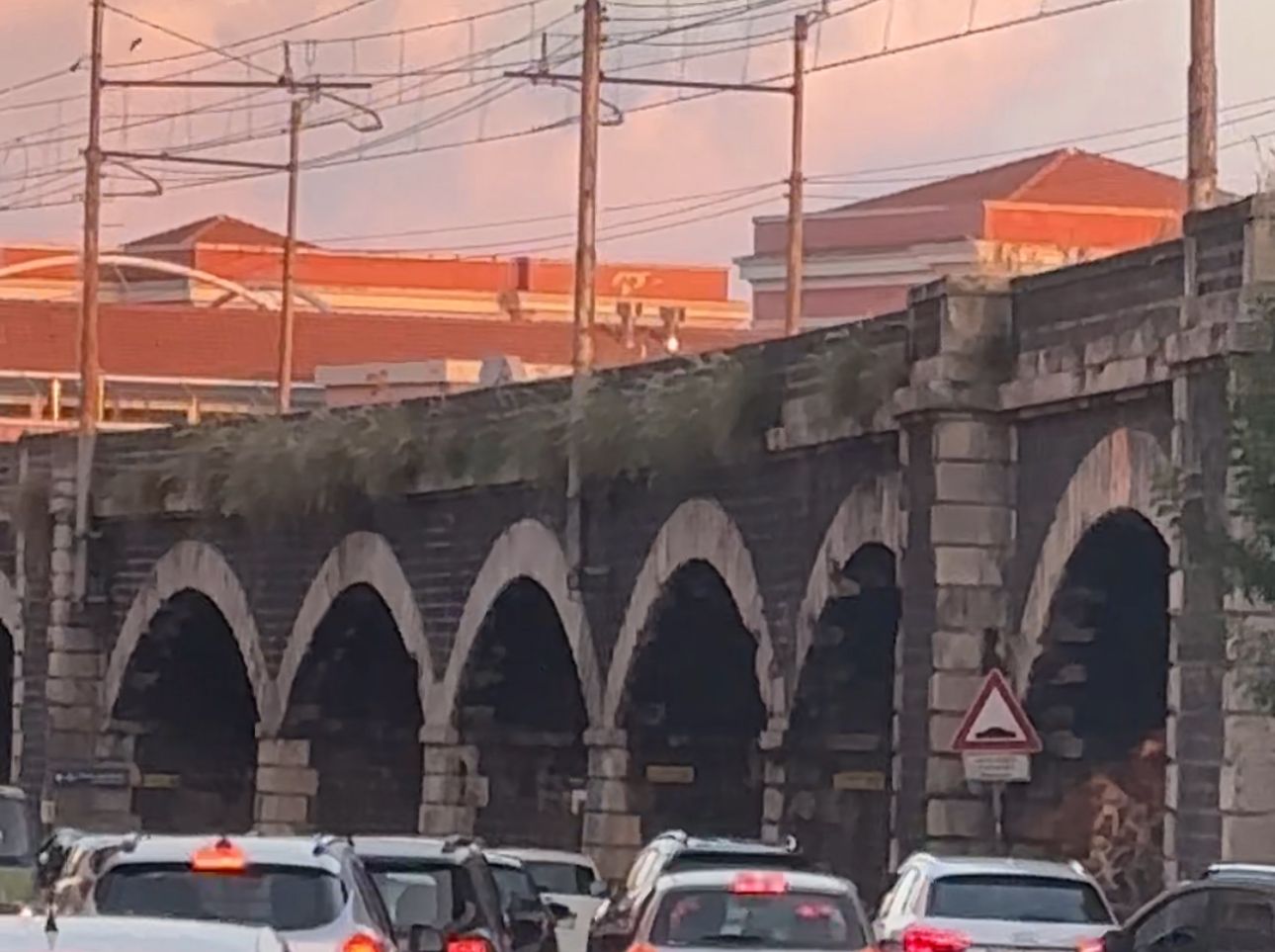 VIDEO | Abbattimento Archi della Marina: sì o no? Il QdS in giro per le strade di Catania
