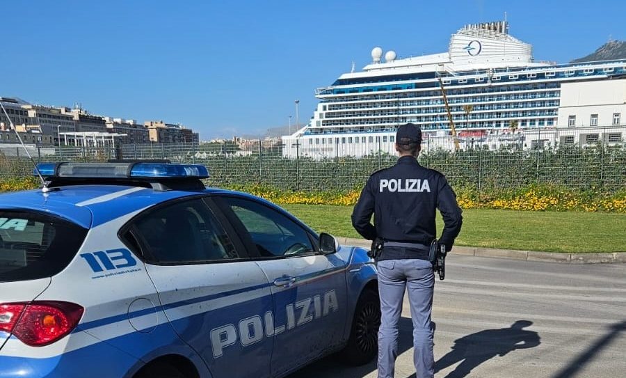 Palermo, seguono croceristi e rapinano un anziano: arrestati tre borseggiatori