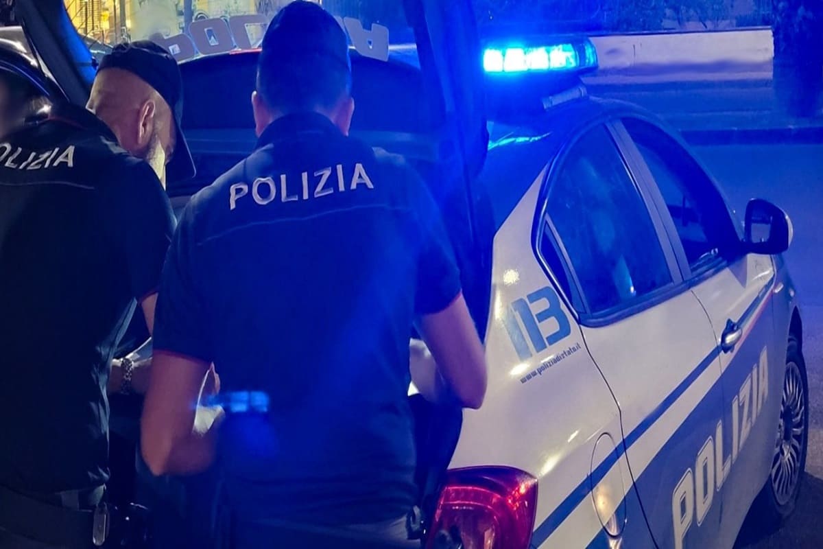 Folle inseguimento a Catania: con la moto si schianta contro un camion e aggredisce gli agenti
