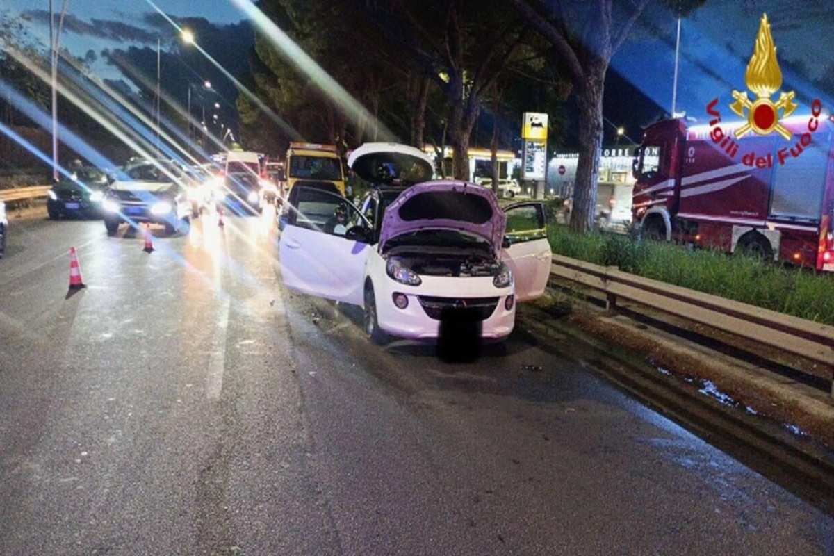Palermo, ennesimo incidente lungo viale della Regione: coinvolta donna incinta, traffico in tilt