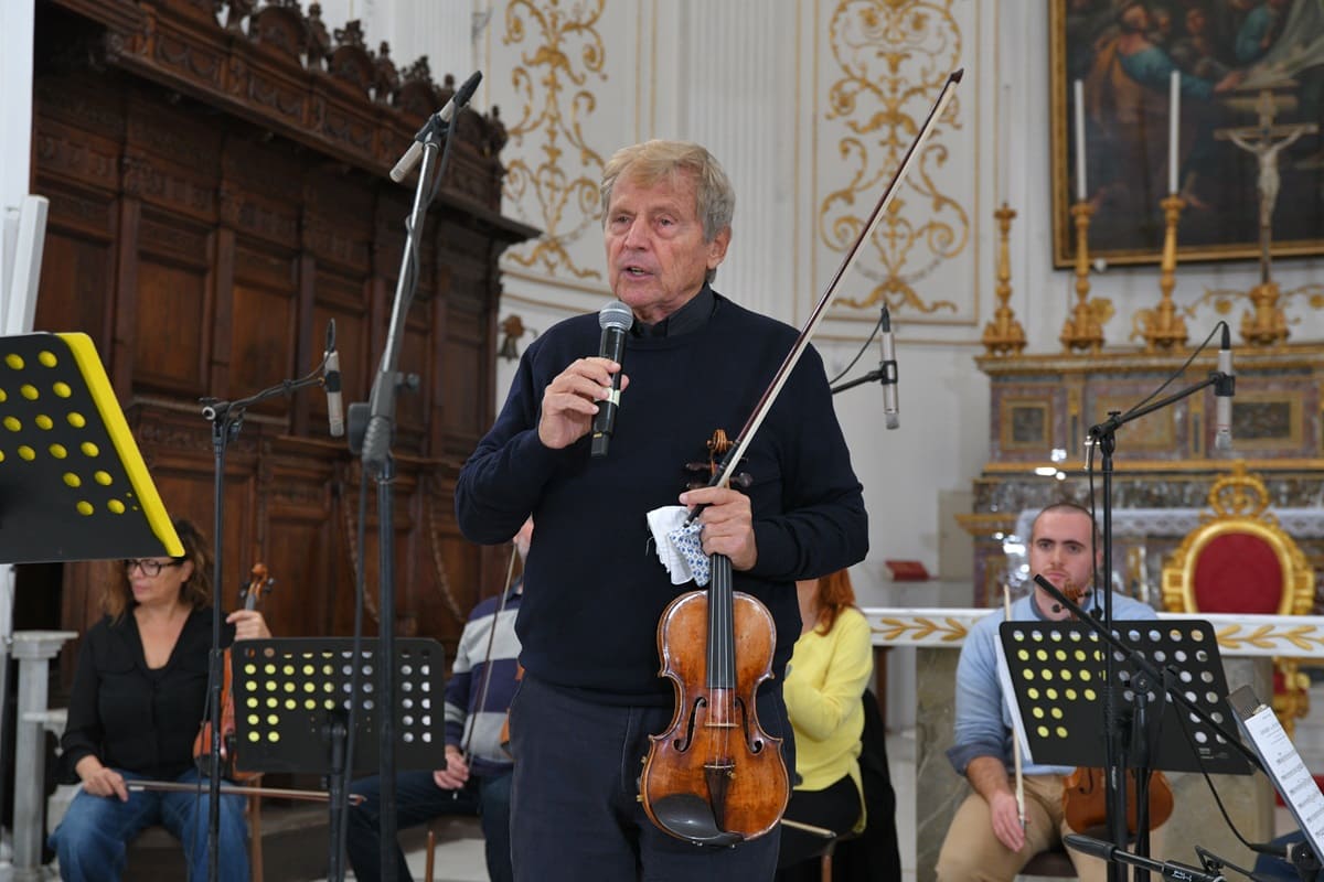 VIDEO | Il Maestro Uto Ughi incanta i giovani con il “linguaggio universale” della musica classica