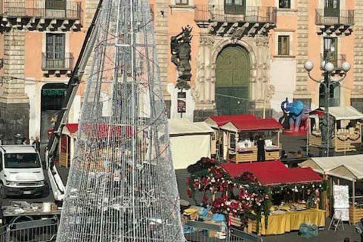 Catania, il Natale è alle porte: nelle prossime ore l’accensione del grande albero in città