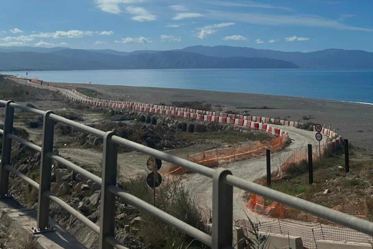 Ponte Mela tra Milazzo e Barcellona, arrivano le prime travi: “Lavori ultimati in tre mesi”