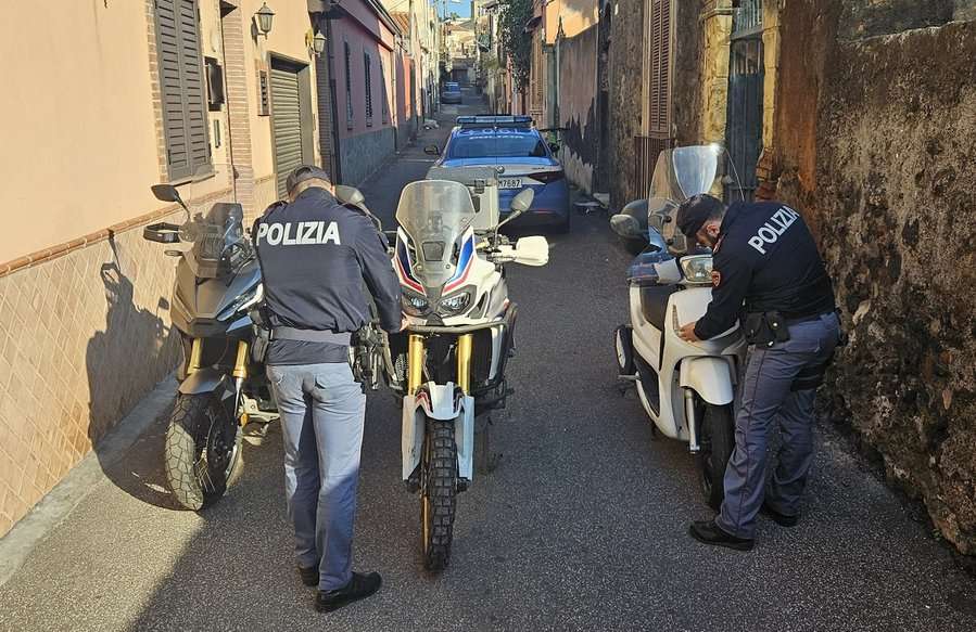 Catania, scoperto deposito di moto rubate nel quartiere Cibali
