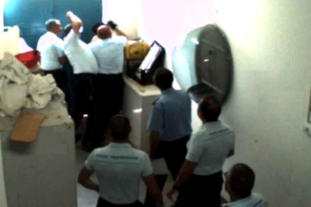 Trapani, cade l’accusa di maltrattamenti: annullate le misure cautelari per gli agenti indagati