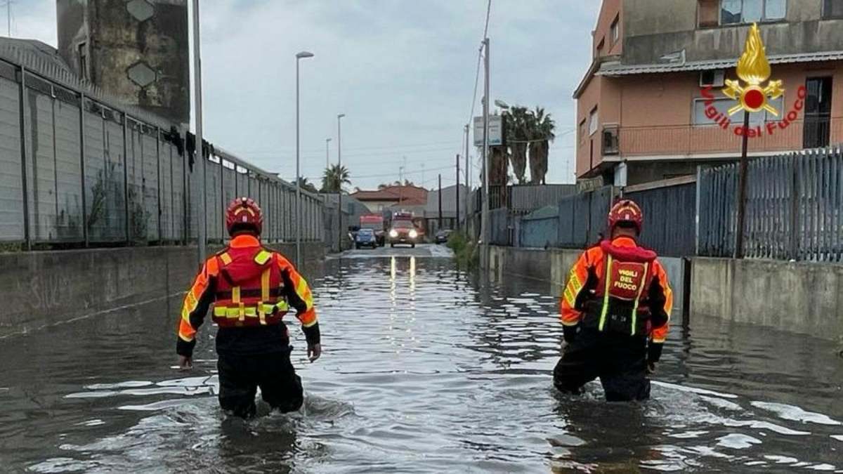 FOTO e VIDEO | Catania, temporali e allagamenti in tutta la Provincia: gli interventi dei vigili del fuoco