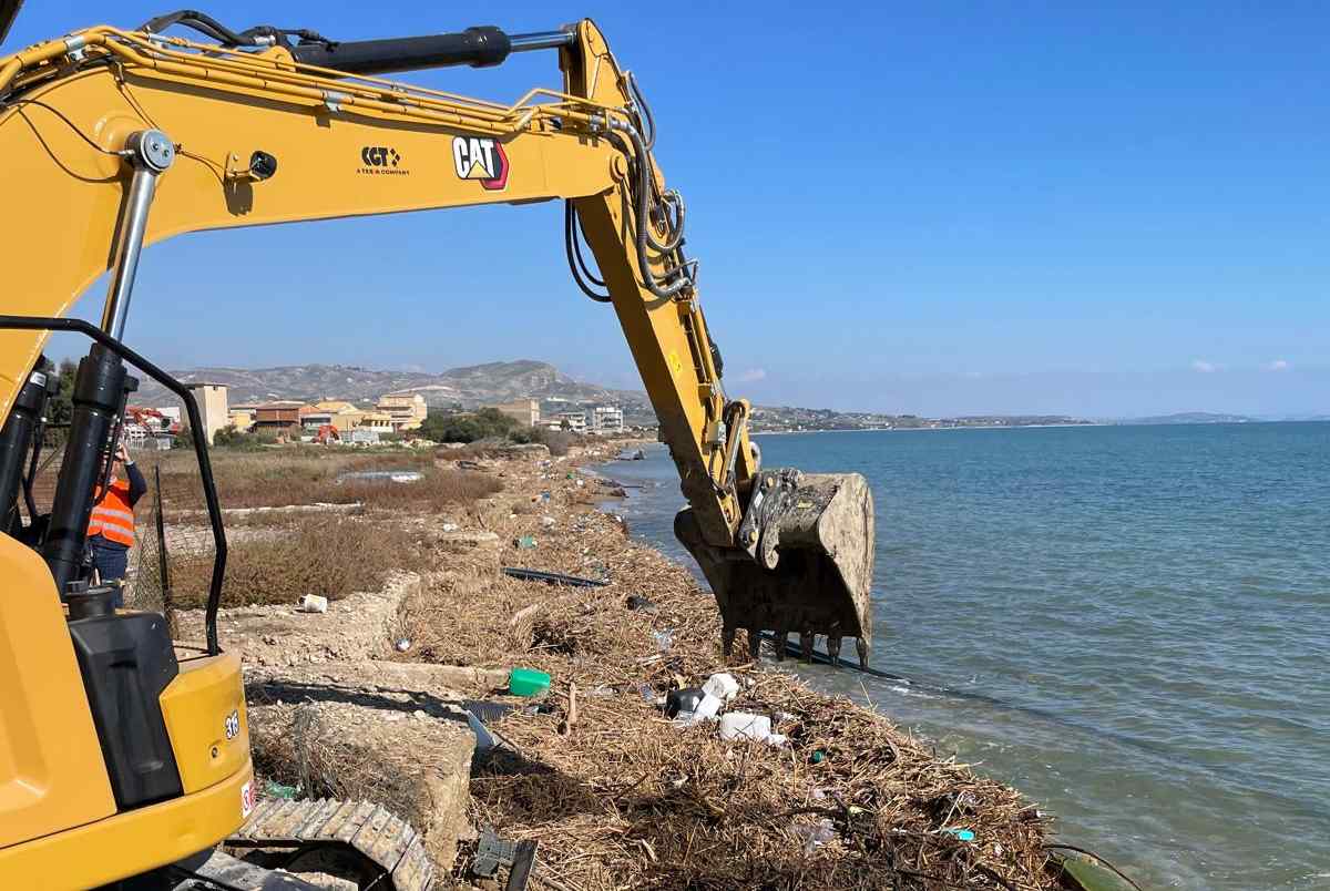 FOTO |Maltempo, avviati i lavori alla foce del fiume Salso a Licata. Schifani: “Risposte rapide e concrete”