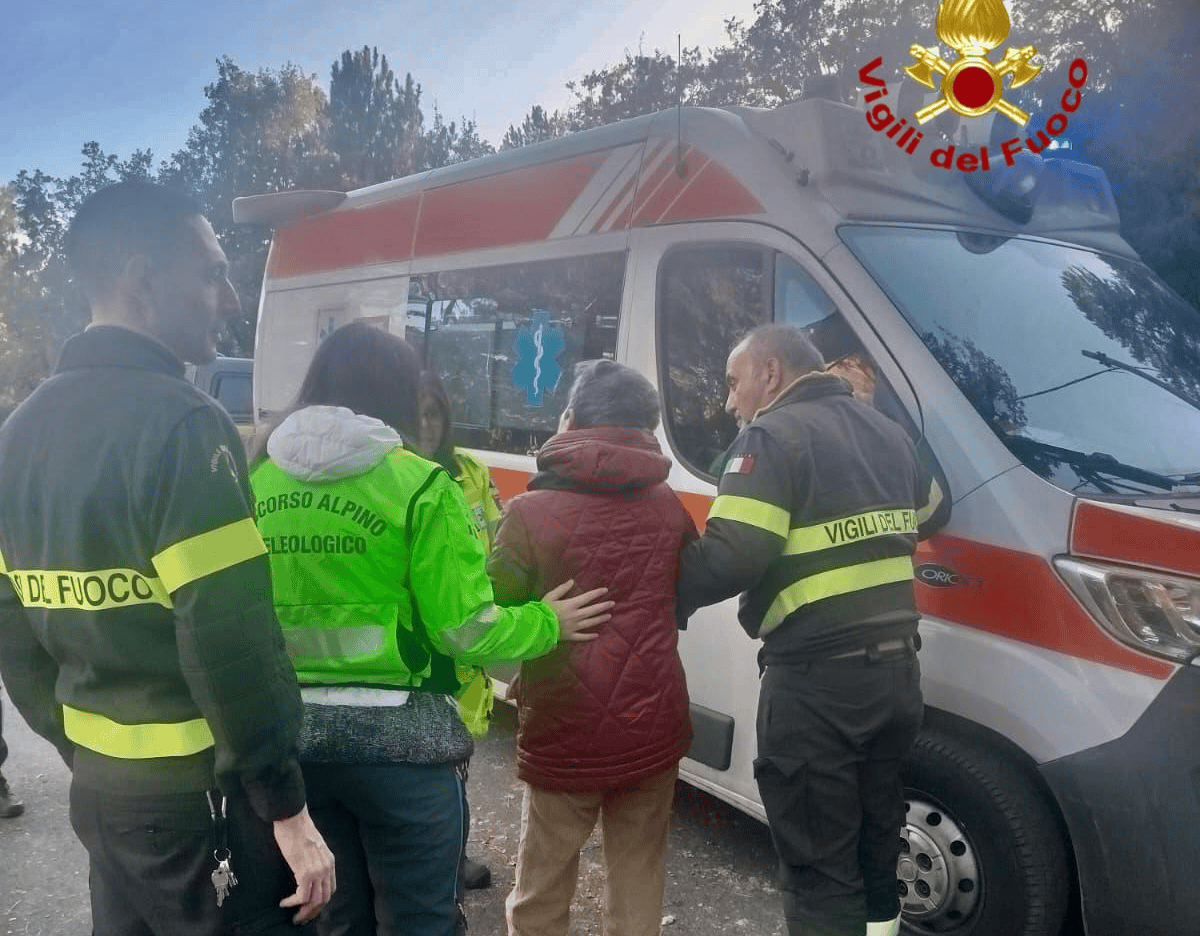 Escursionista in difficoltà sull’Etna, salvata dai pompieri