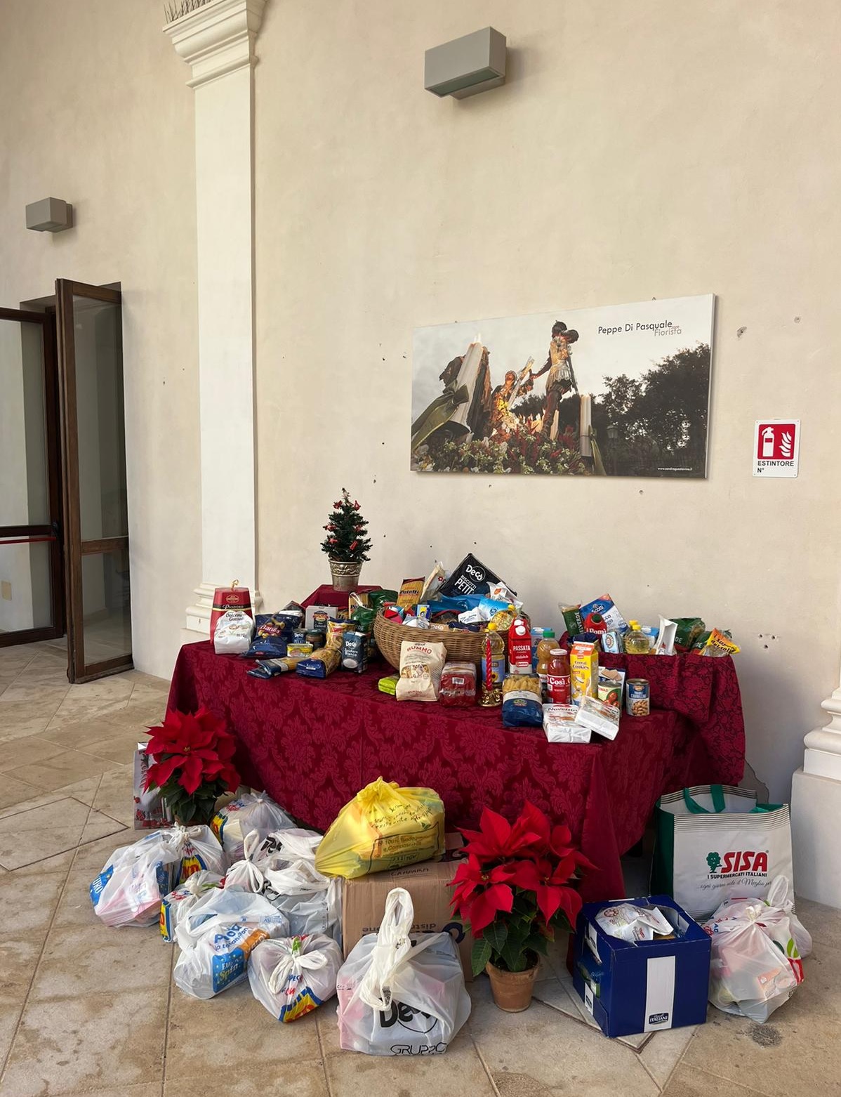 Trapani. Pranzo solidale per 60 bisognosi nel salone di Badia Grande Trapani. Pranzo solidale per 60 bisognosi nel salone di Badia Grande