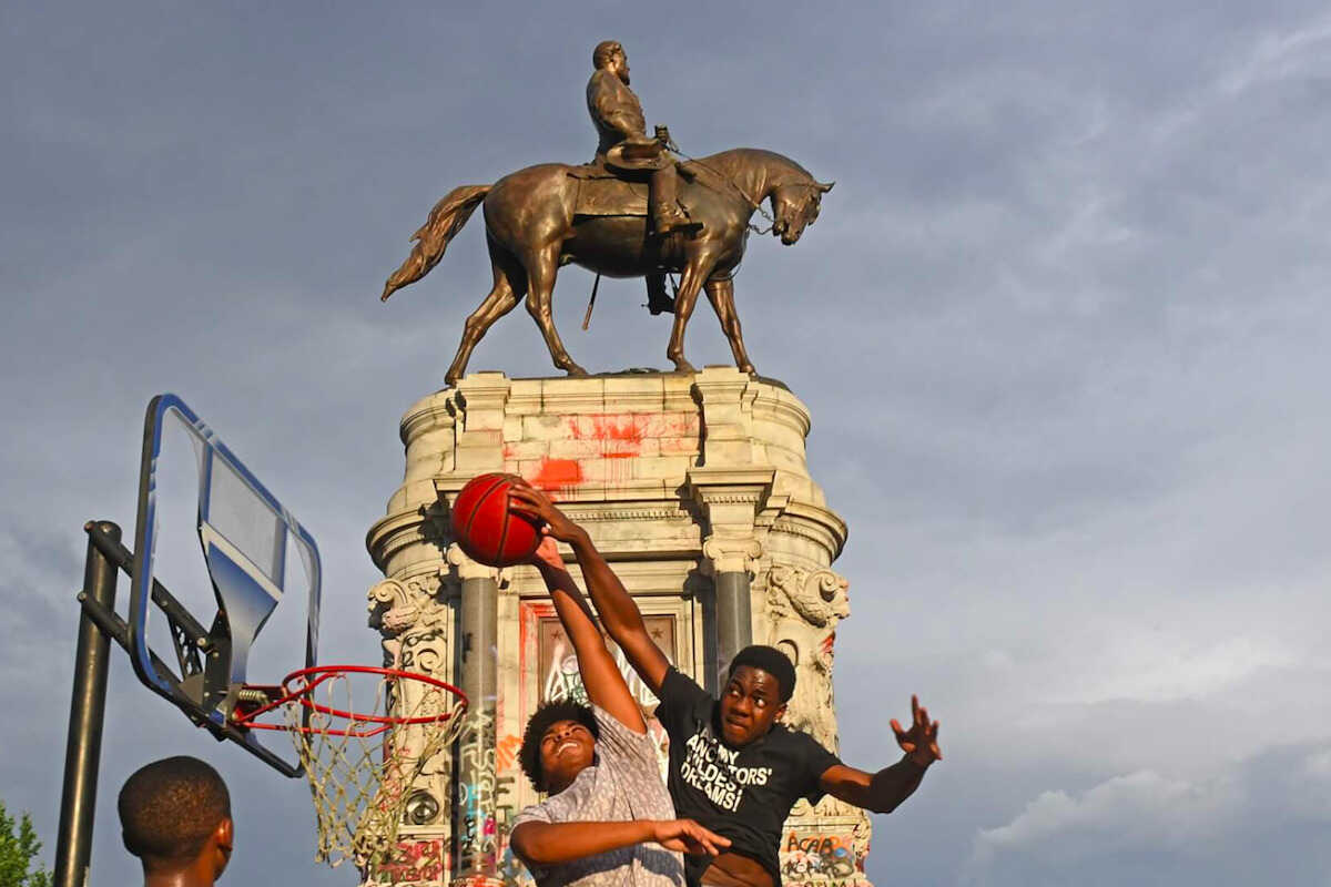 VIDEO | Black Lives Matter, l’ombra di George Floyd dopo il ritorno di Trump alla Casa Bianca