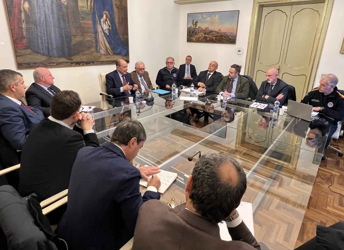 Crisi idrica, Cabina di regia a Palazzo d’Orléans. Schifani: “No a giustizia fai da te, puntiamo a soluzioni immediate”