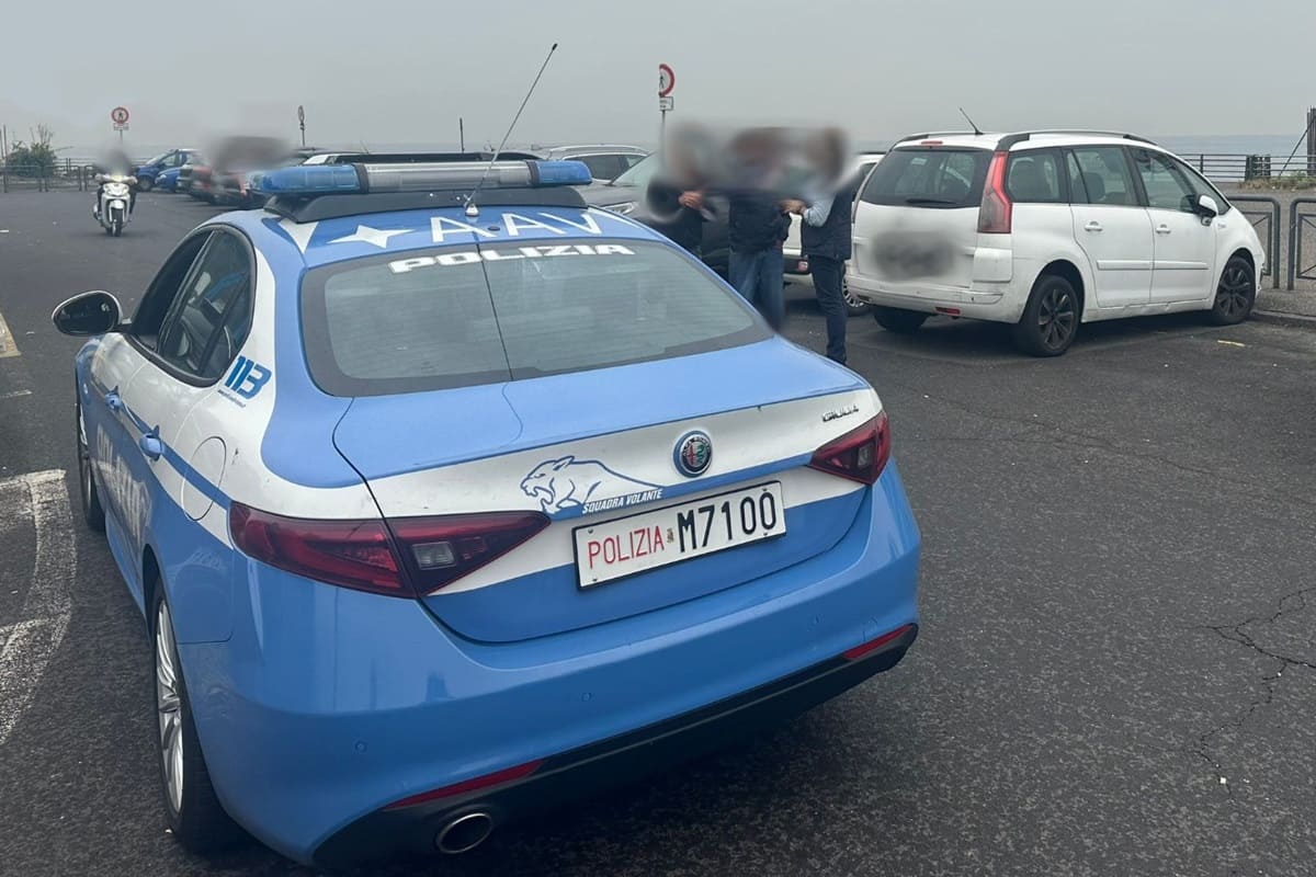 Tutto per un cellulare, lite tra giovani al lungomare di Catania: polizia scopre irregolare