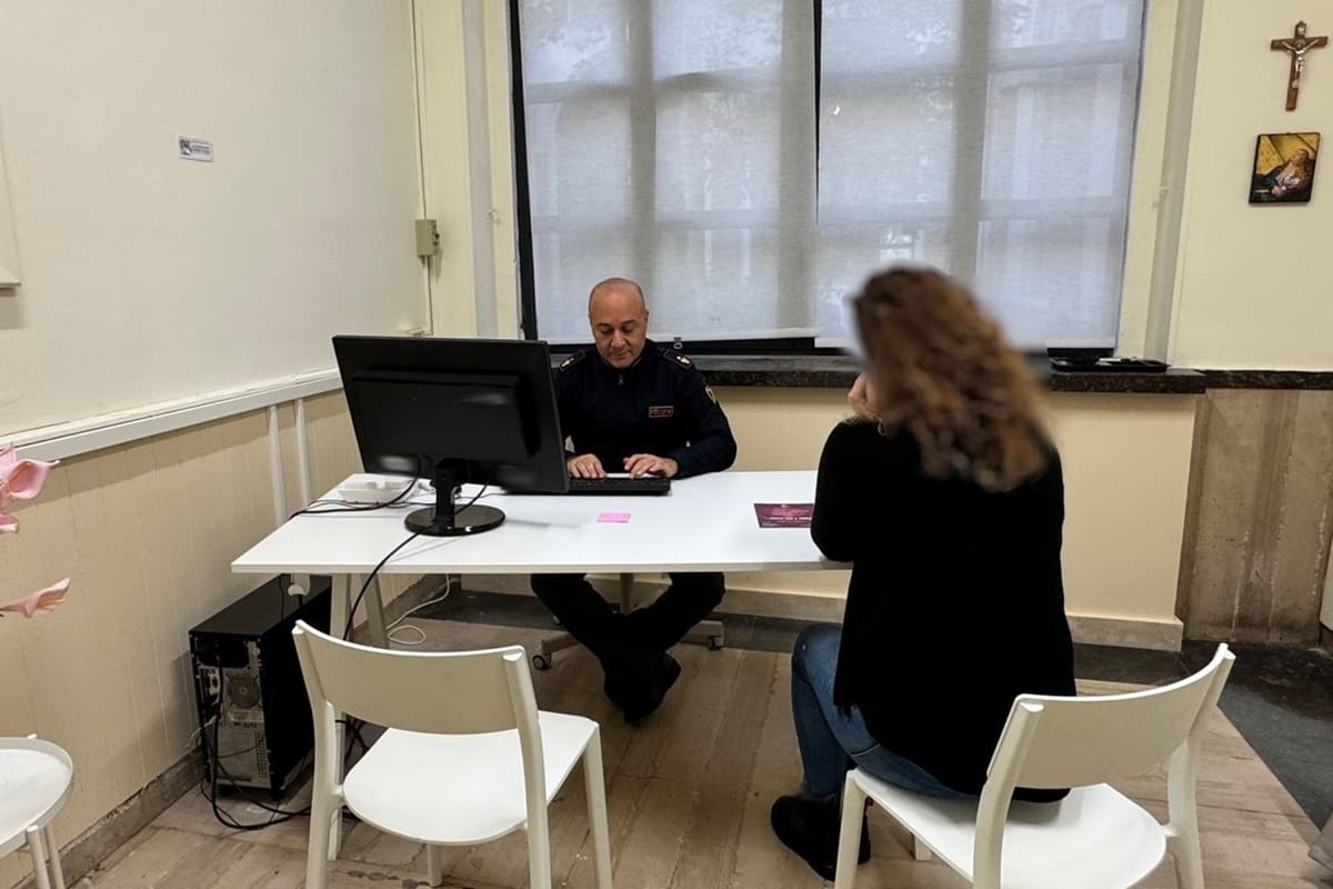 L’incubo di madre e nonna a Catania, 21enne le aggredisce per la droga: arrestato