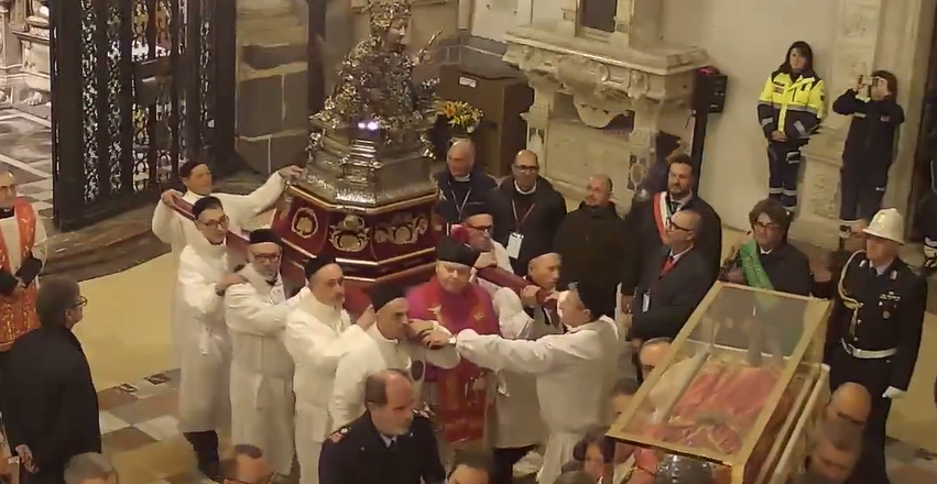FOTO | Un incontro storico: Sant’Agata accoglie Santa Lucia a Catania