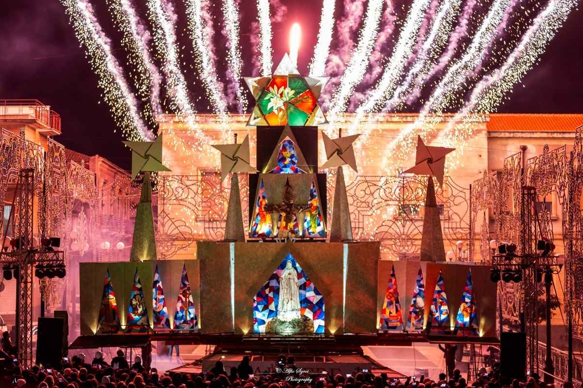 Belpasso celebra la sua Santa Patrona con fede, cultura e lo straordinario spettacolo dei Carri di Santa Lucia