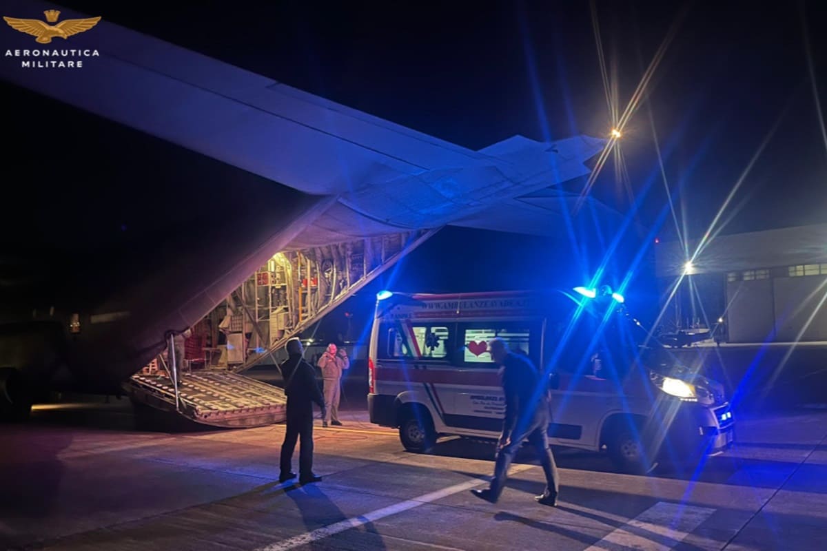 VIDEO | Volo sanitario d’emergenza da Sigonella a Roma per salvare una bambina di 5 anni