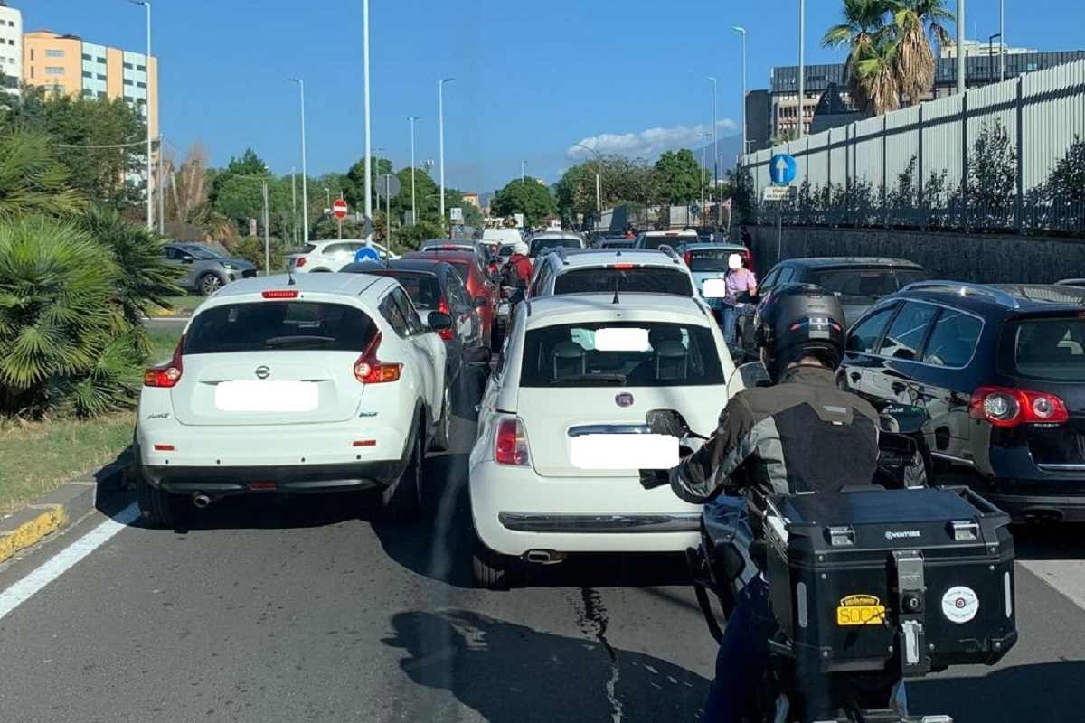 Traffico costante in via Santa Sofia a Catania, l’appello: pensare a un nuovo piano per la viabilità
