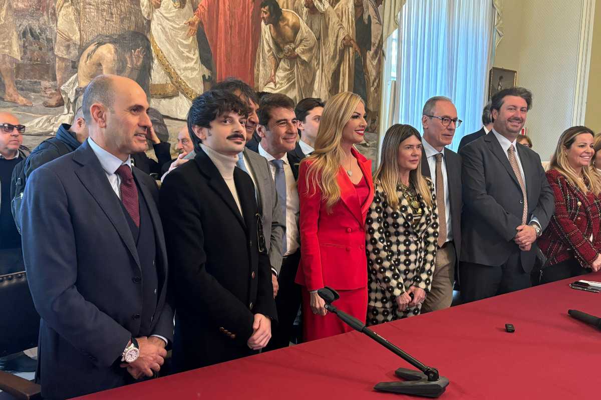 FOTO e VIDEO | Capodanno Mediaset a Catania, Panicucci e Rovazzi: “Il calore della piazza ci riscalderà”