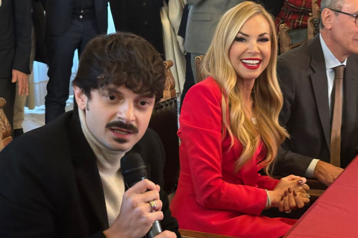 Galleria foto 'FOTO e VIDEO | Capodanno Mediaset a Catania, Panicucci e Rovazzi: “Il calore della piazza ci riscalderà”' - foto 1