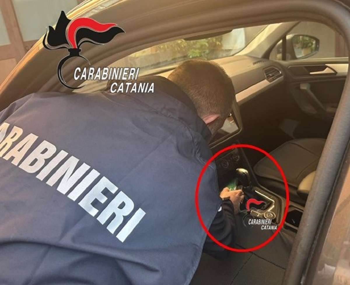 Arrestato un 21enne per spaccio di droga a Misterbianco