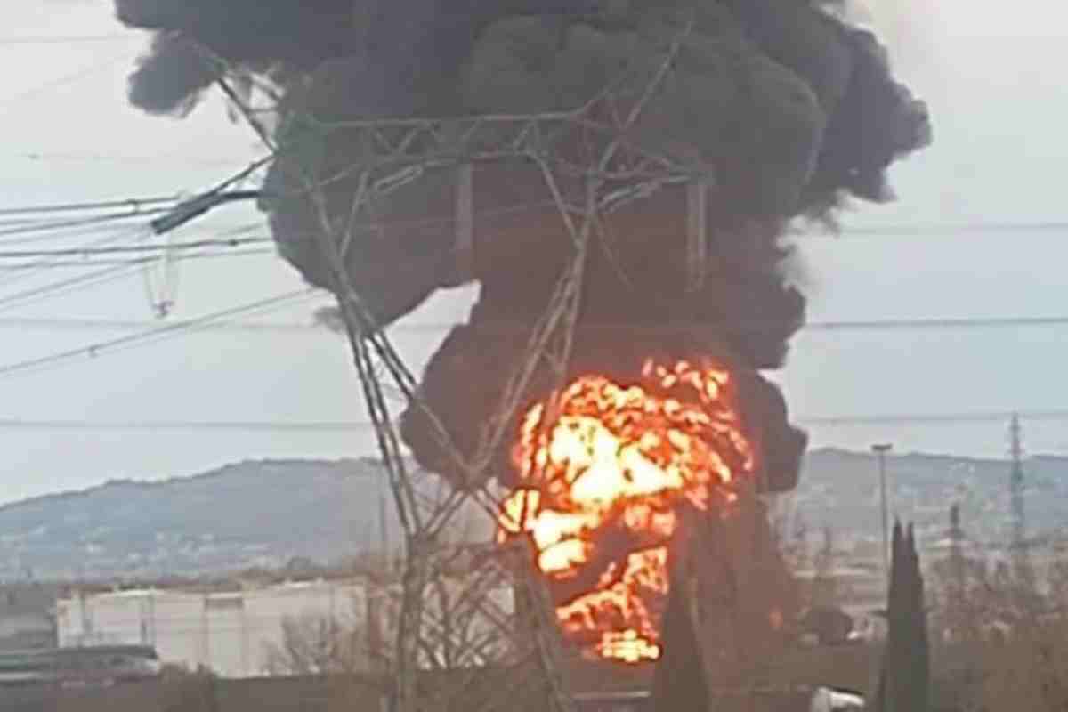 Tragica esplosione alla raffineria Eni di Calenzano: morti e dispersi, coinvolto anche un catanese