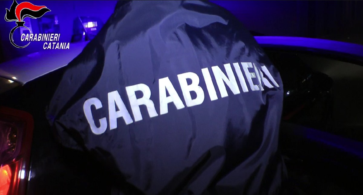 Catania, beccati sul fatto due ladri d’auto: arrestati