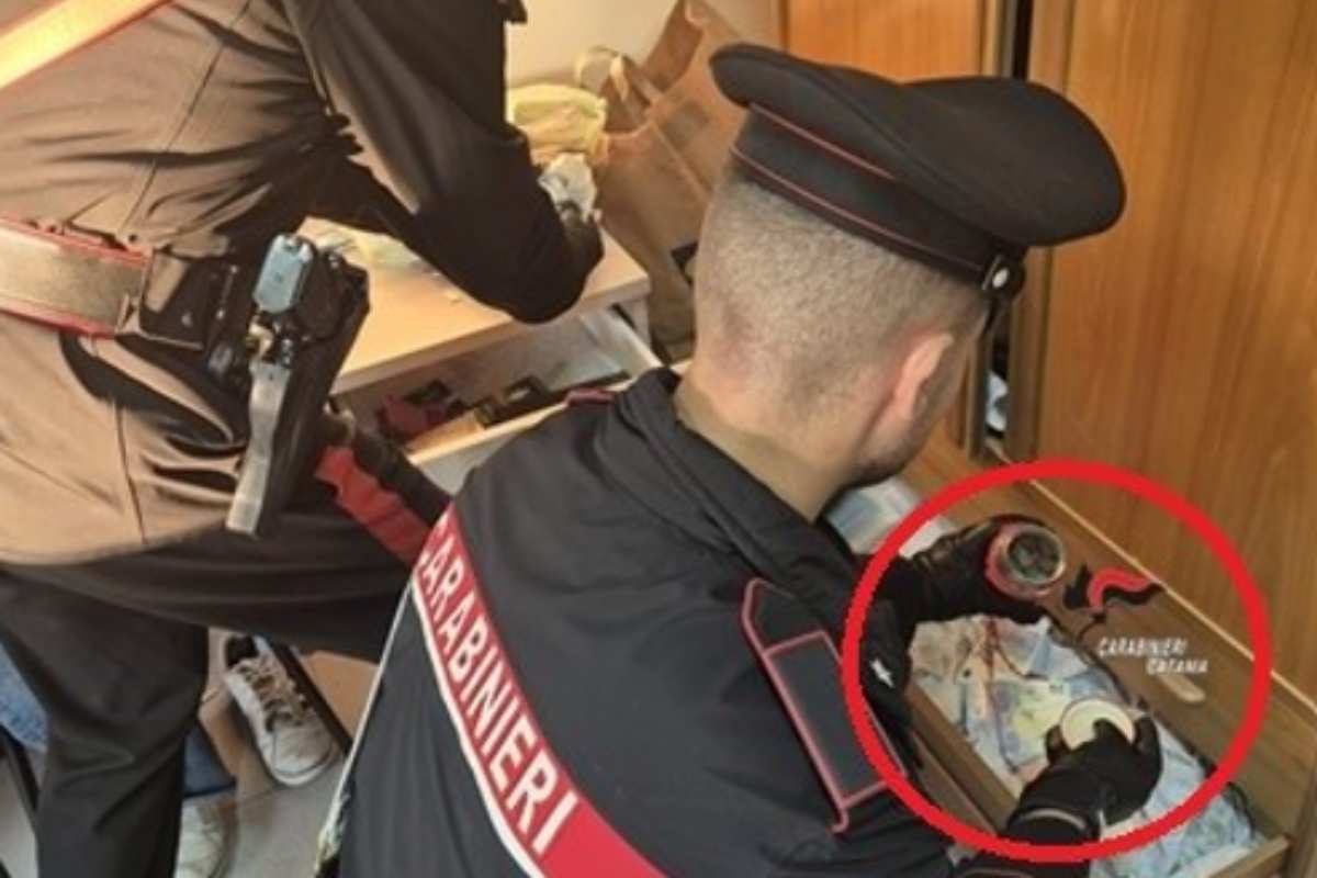 Mazzarrone, nascondeva la droga in casa: arrestato pusher