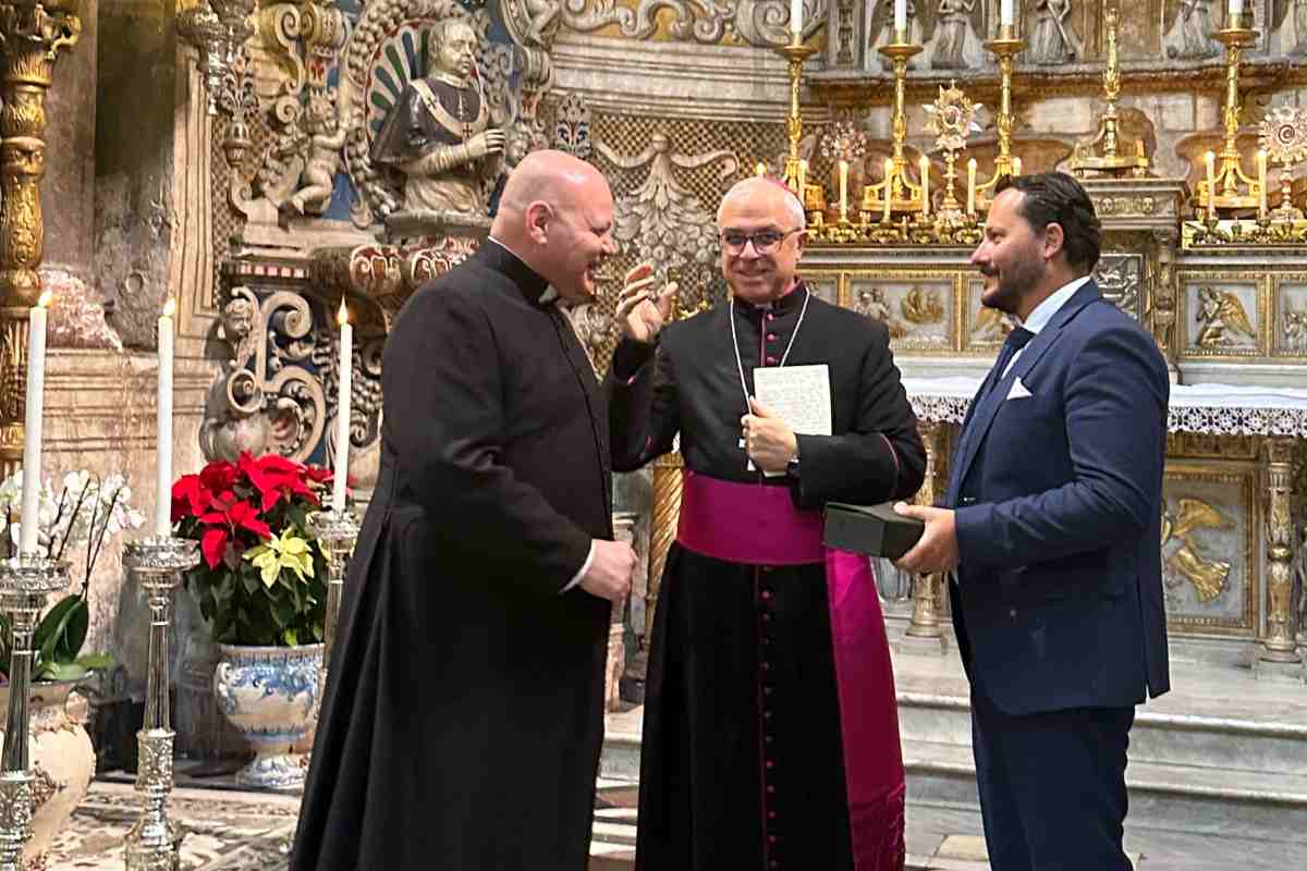Francesco Russo Morosoli inaugura le lampade restaurate della cappella di Sant’Agata in Cattedrale