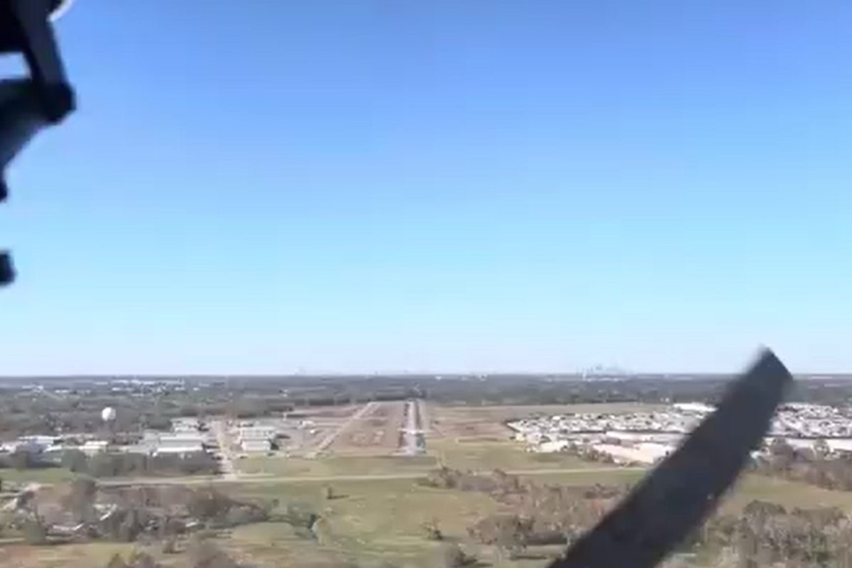 VIDEO | Tragedia sfiorata in pista: schianto fra due aerei