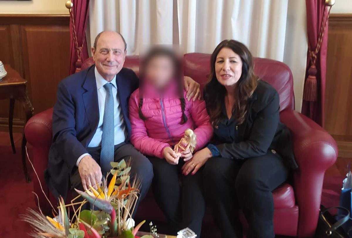 Schifani consente alla “mamma coraggio” Cira Maniscalco di estinguere in suo debito bancario per spese fuori regione