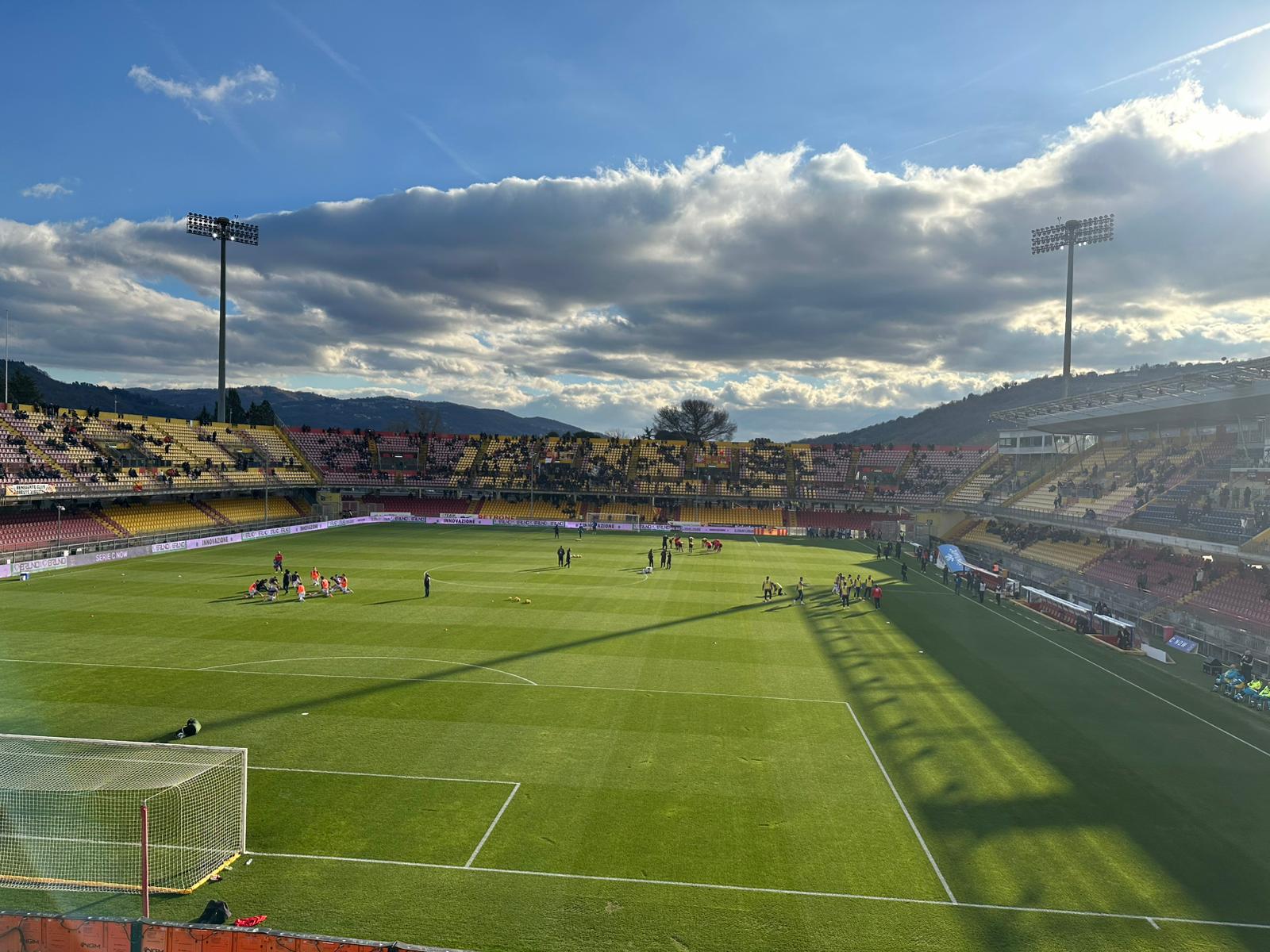 Il Catania si illude al Vigorito, poi il Benevento rimonta (3-2). Cronaca e pagelle