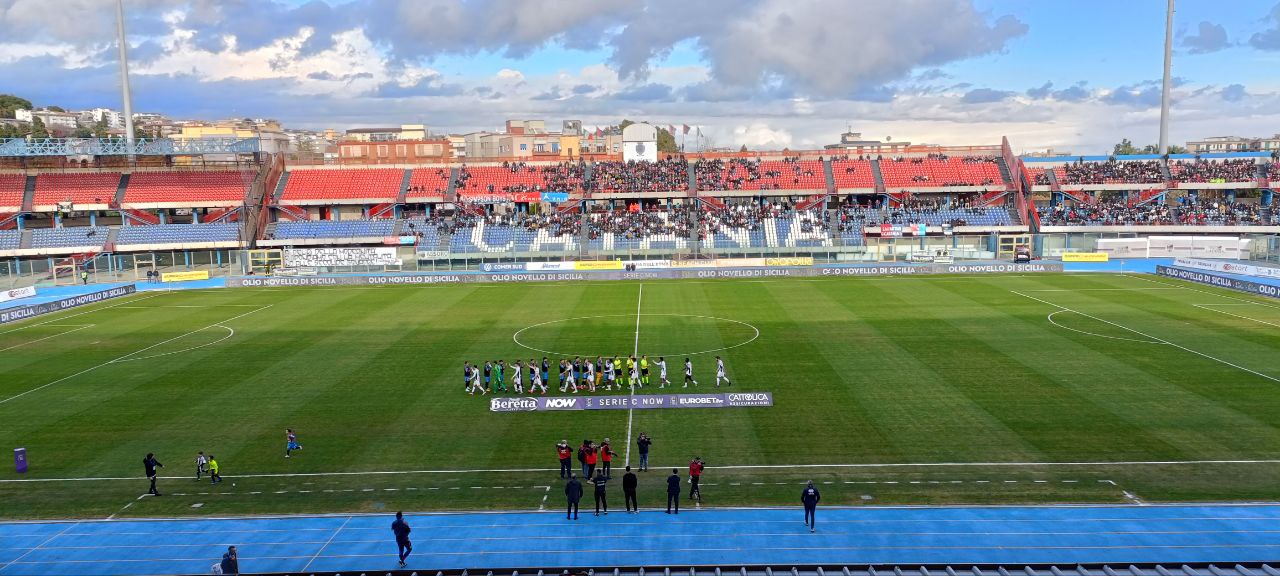 Squadra in ritiro, Toscano aspetta il mercato: a Catania però sembra sempre lo stesso film