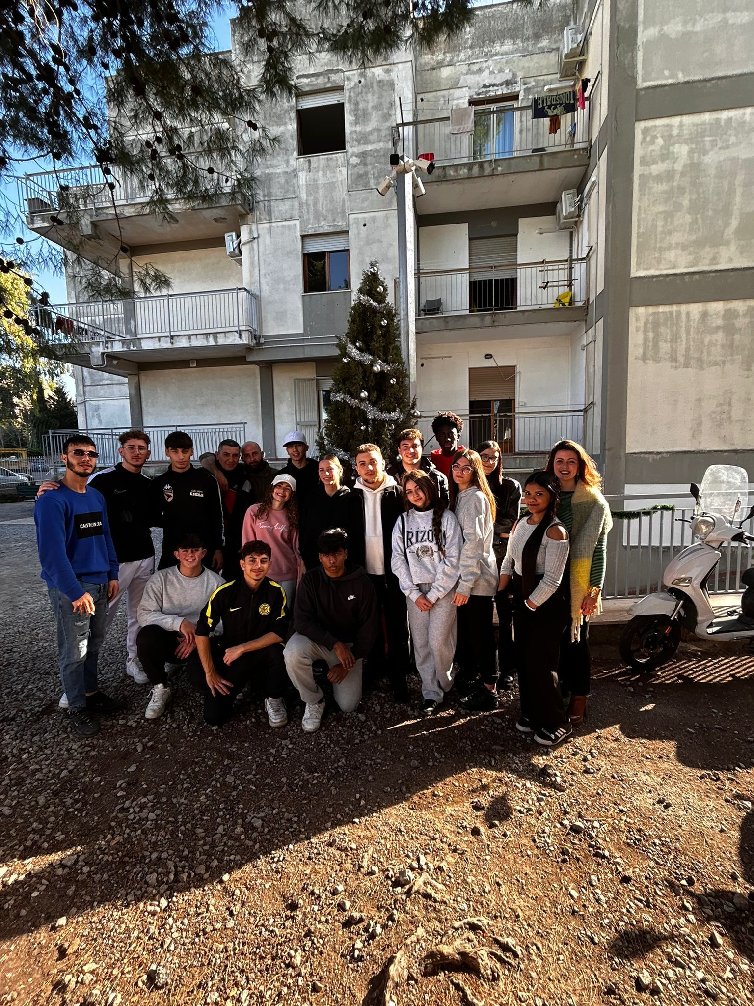 I giovani della scuola Marco Polo volontari insieme alle persone in esecuzione di pena esterna e interna in Housing Sociale