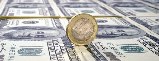 Euro cala sotto 1,02 dollari a nuovi minimi da oltre 2 anni Euro cala sotto 1,02 dollari a nuovi minimi da oltre 2 anni